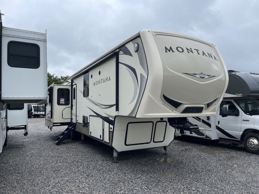 Used 2018 Keystone Montana 3931FB available in Rockwall, Texas