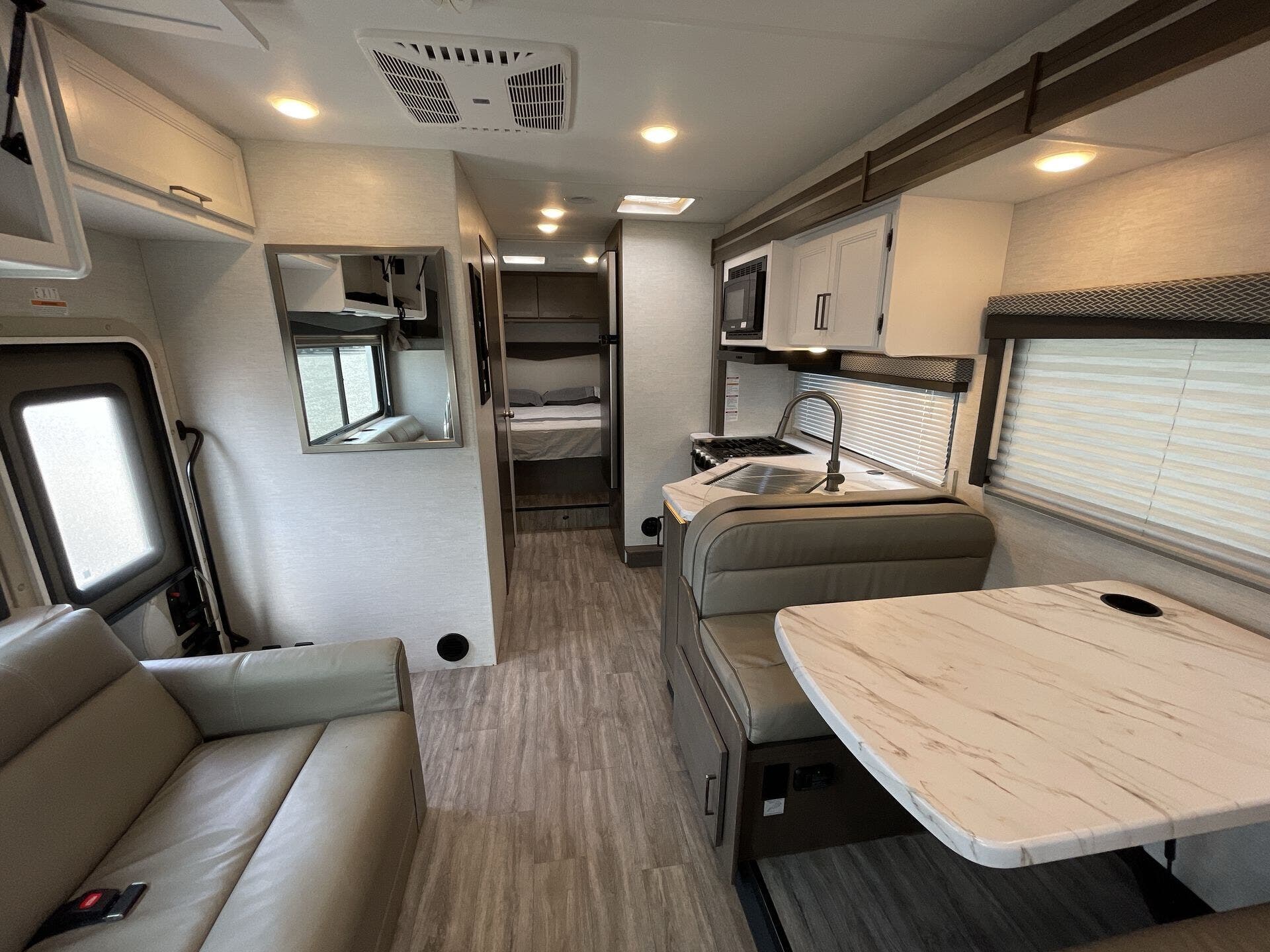 2024 Ford E-450 photo 3