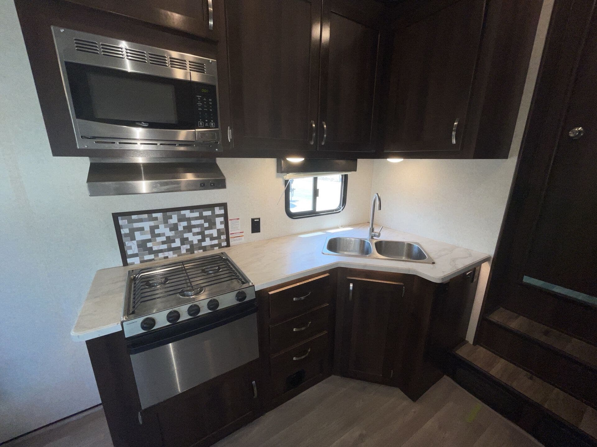 2018 Jayco TALON-ZX 320T - Used Fifth Wheel for sale by McClain's RV Rockwall in Rockwall, Texas
