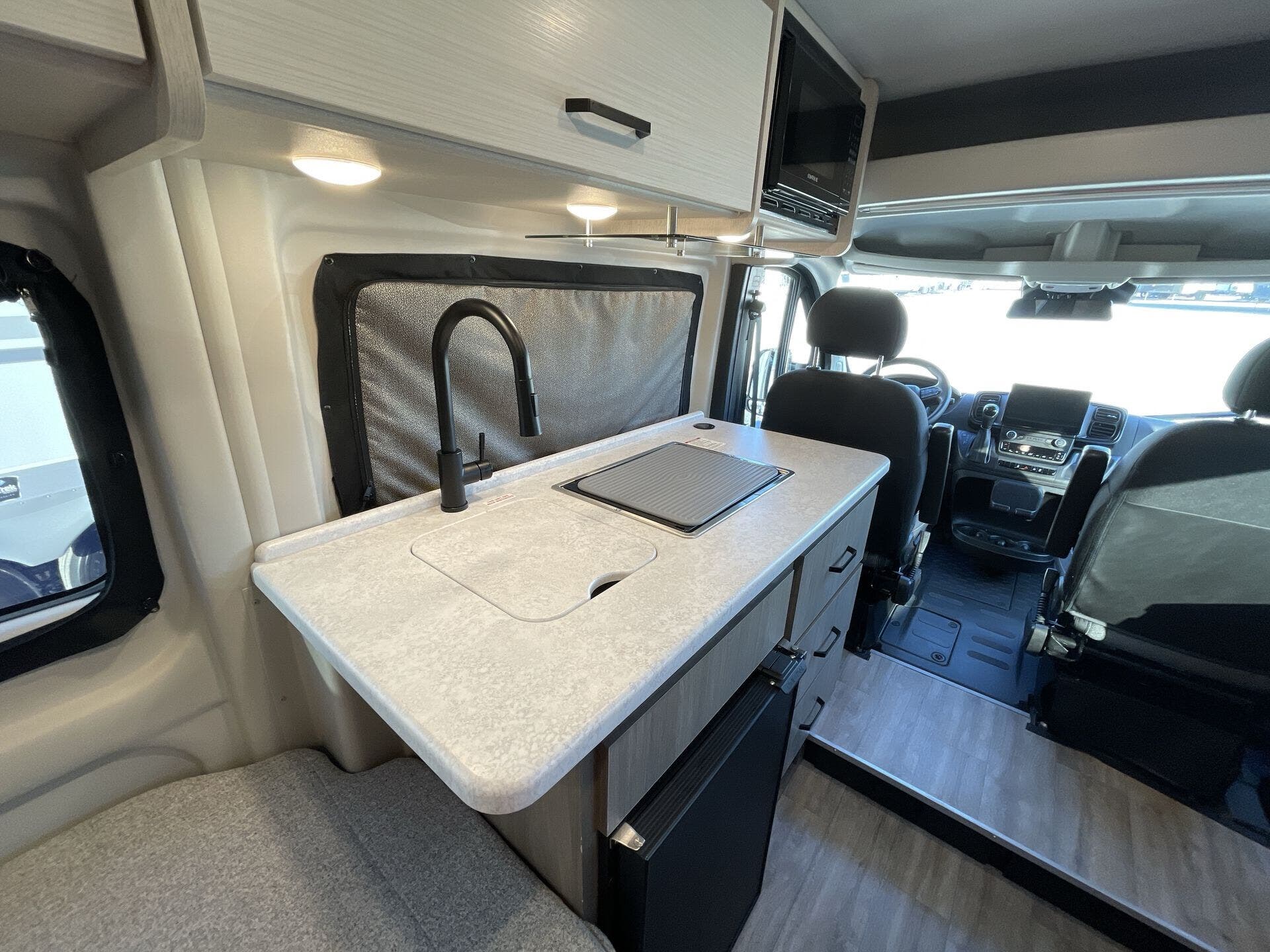 2025 Thor DAZZLE 2LB - Used Class B For Sale by McClain's RV Rockwall in Rockwall, Texas