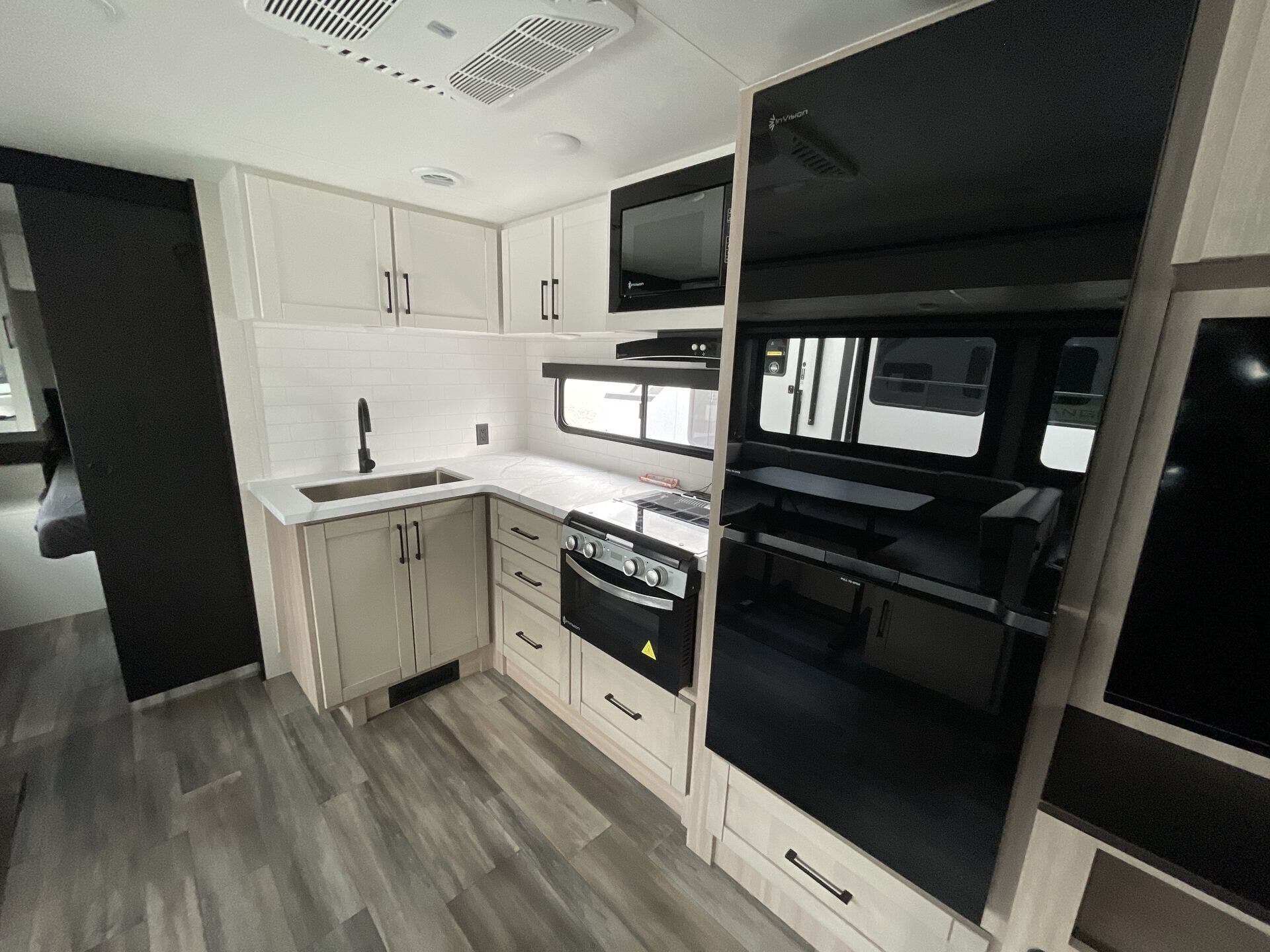 2026 Highland Ridge Open Range LITE 270DBL - New Travel Trailer For Sale by McClain's RV Rockwall in Rockwall, Texas