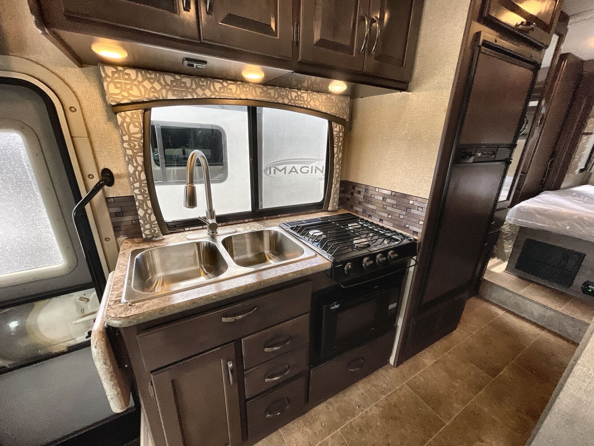 2018 CHATEAU 24FT by Thor from McClain's RV Rockwall in Rockwall, Texas