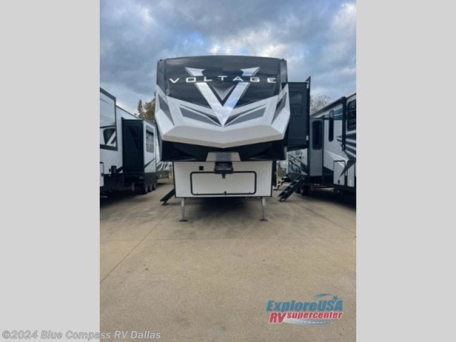 New 2022 Dutchmen Voltage 4245 available in Mesquite, Texas