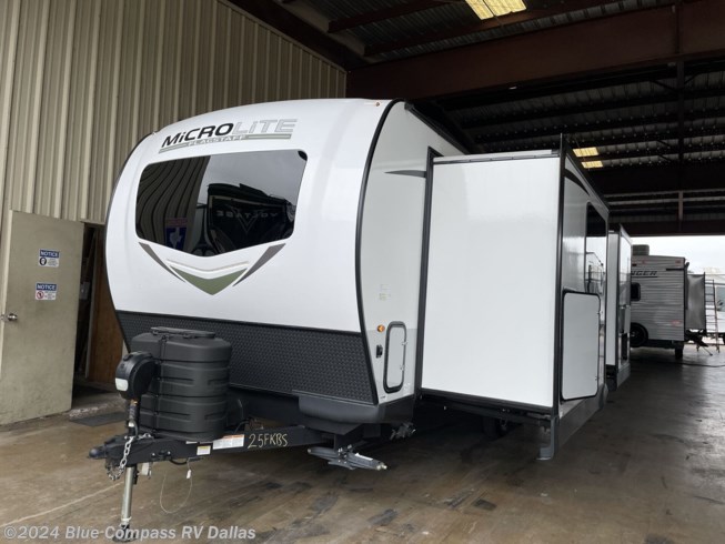 2023 Flagstaff Micro Lite 25FKBS by Forest River from Blue Compass RV Dallas in Mesquite, Texas