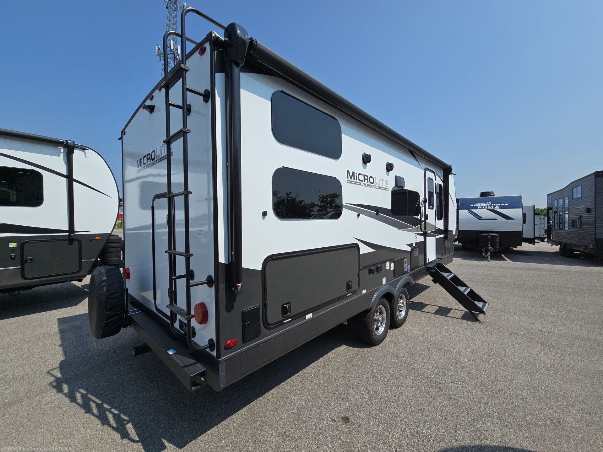 2025 Flagstaff Micro Lite 25BRDS by Forest River from Blue Compass RV Dallas in Mesquite, Texas