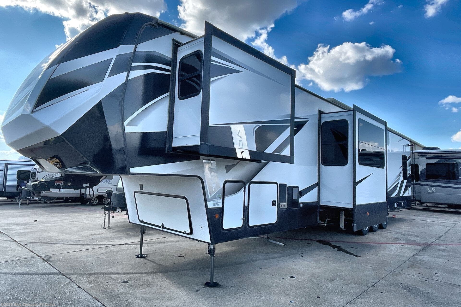 Used 2022 Dutchmen Voltage VT4245 available in Mesquite, Texas