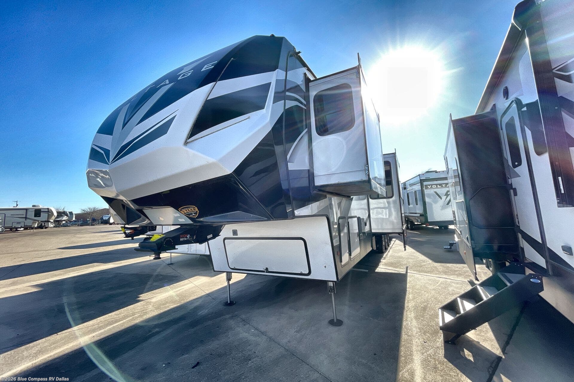 Used 2022 Dutchmen Voltage VT4245 available in Mesquite, Texas