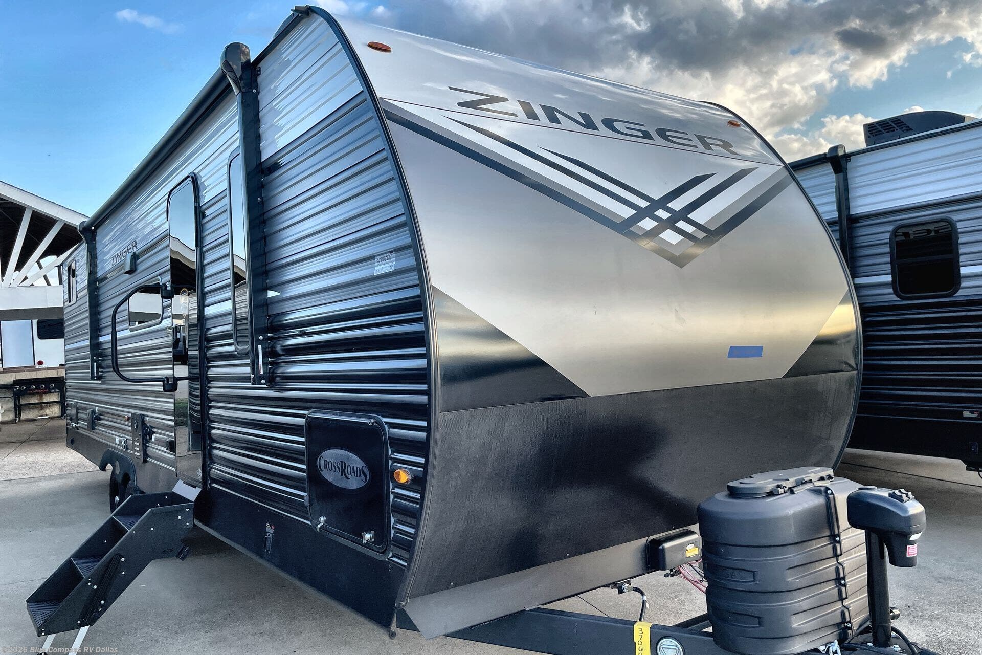 2026 Zinger Lite 290QB by CrossRoads from Blue Compass RV Dallas in Mesquite, Texas