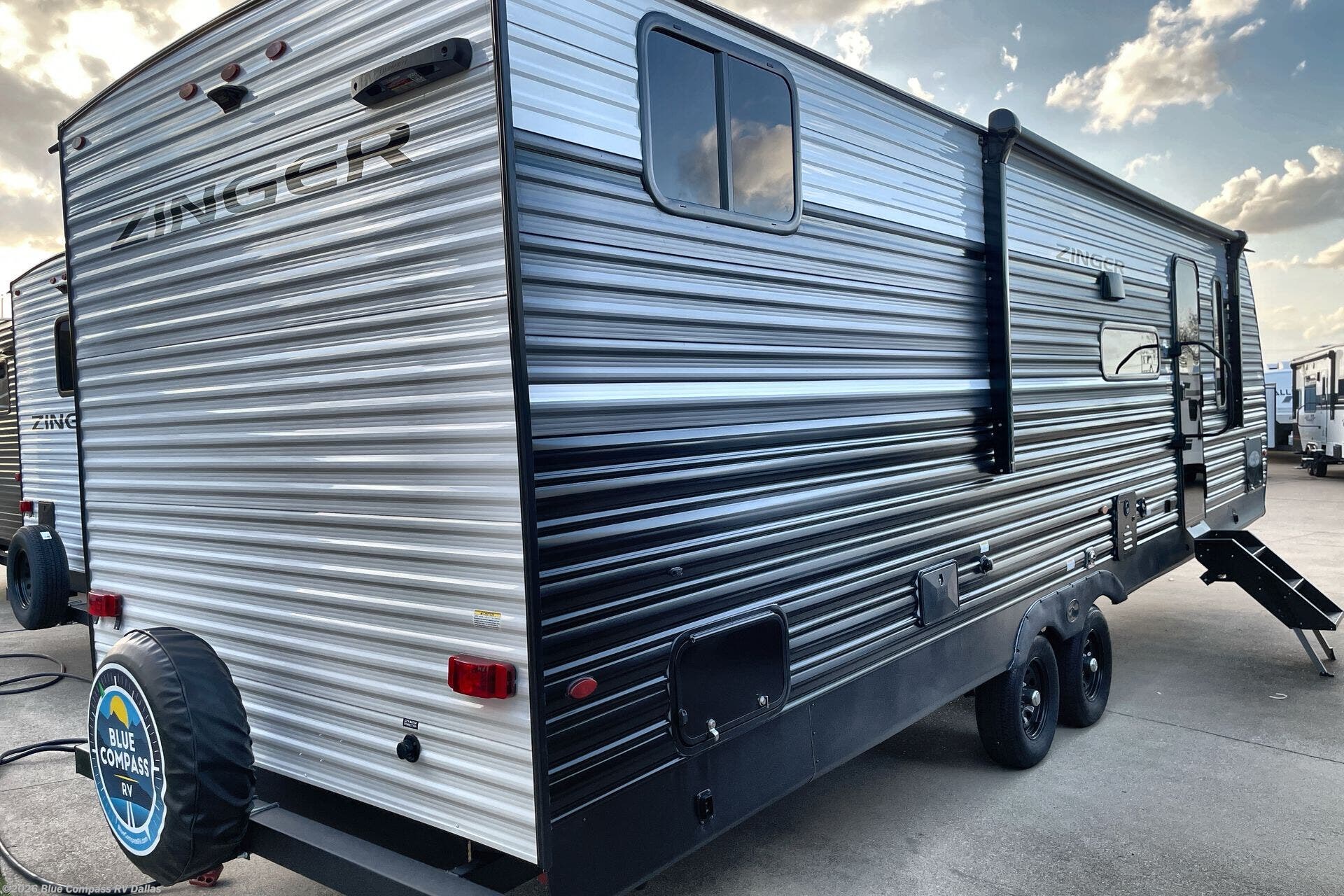 New 2026 CrossRoads Zinger Lite 290QB available in Mesquite, Texas