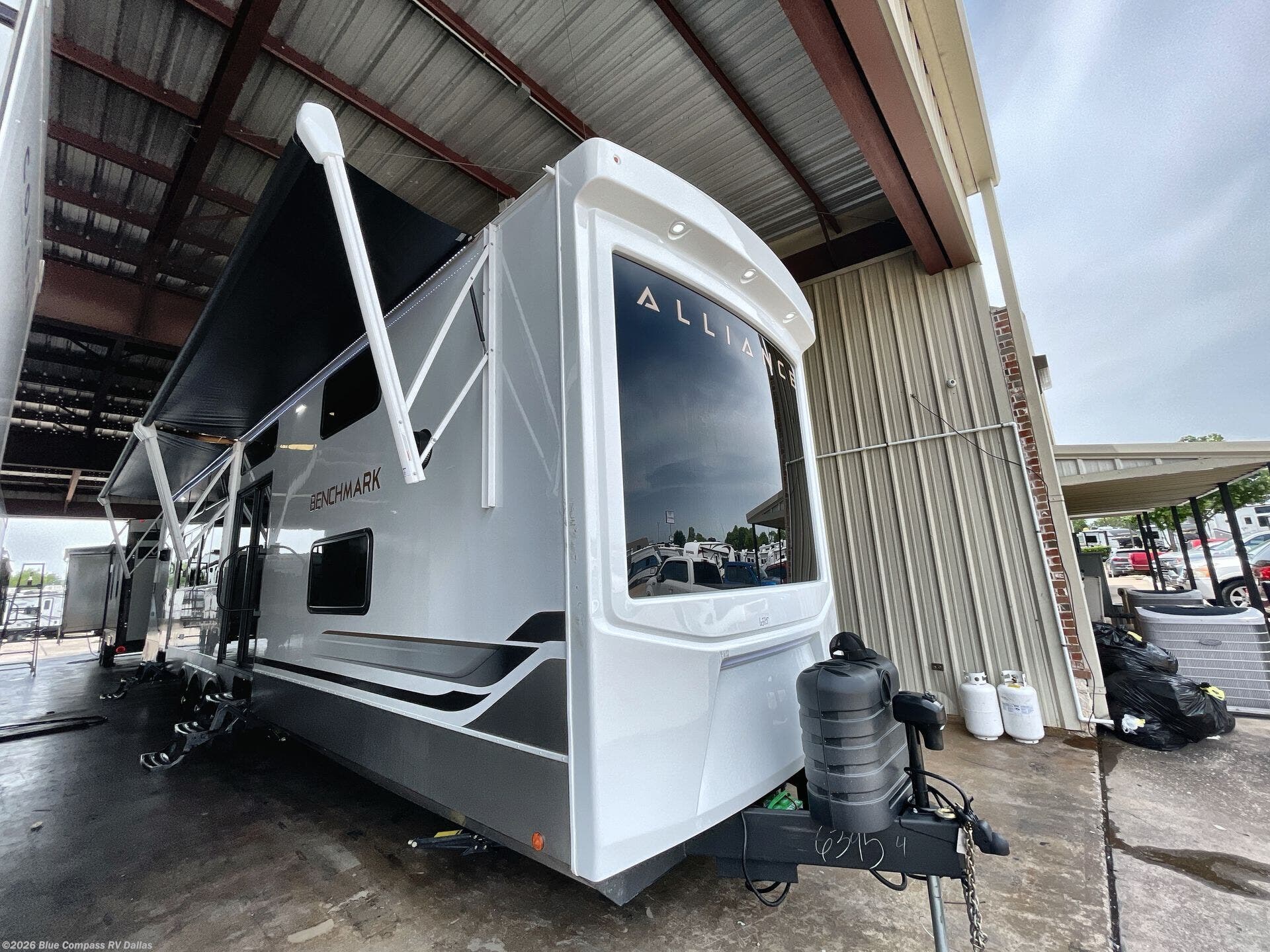 2025 Alliance RV Benchmark 44LFT - New Travel Trailer For Sale by Blue Compass RV Dallas in Mesquite, Texas