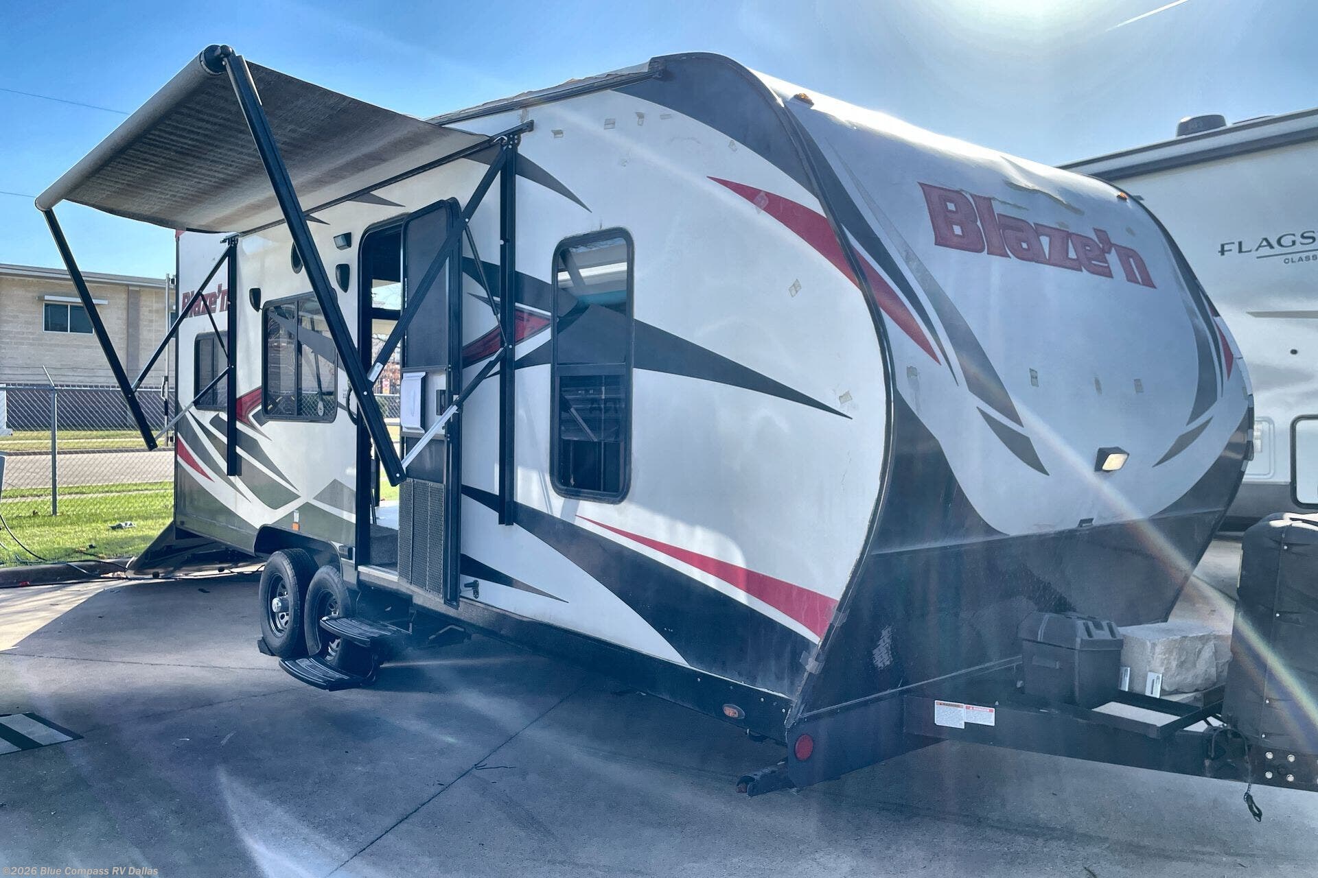 2017 Blaze'n 22FS by Pacific Coachworks from Blue Compass RV Dallas in Mesquite, Texas