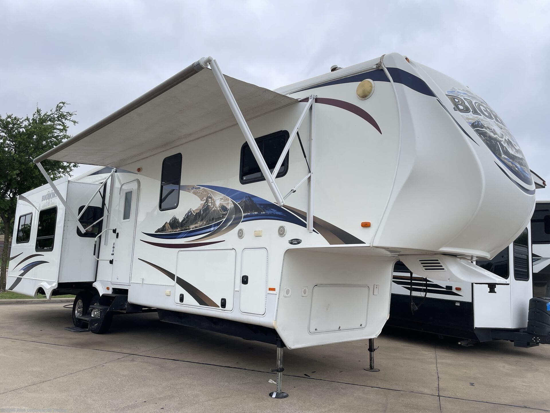 2012 Heartland Bighorn 3610RE - Used Fifth Wheel For Sale by Blue Compass RV Dallas in Mesquite, Texas features Slideout