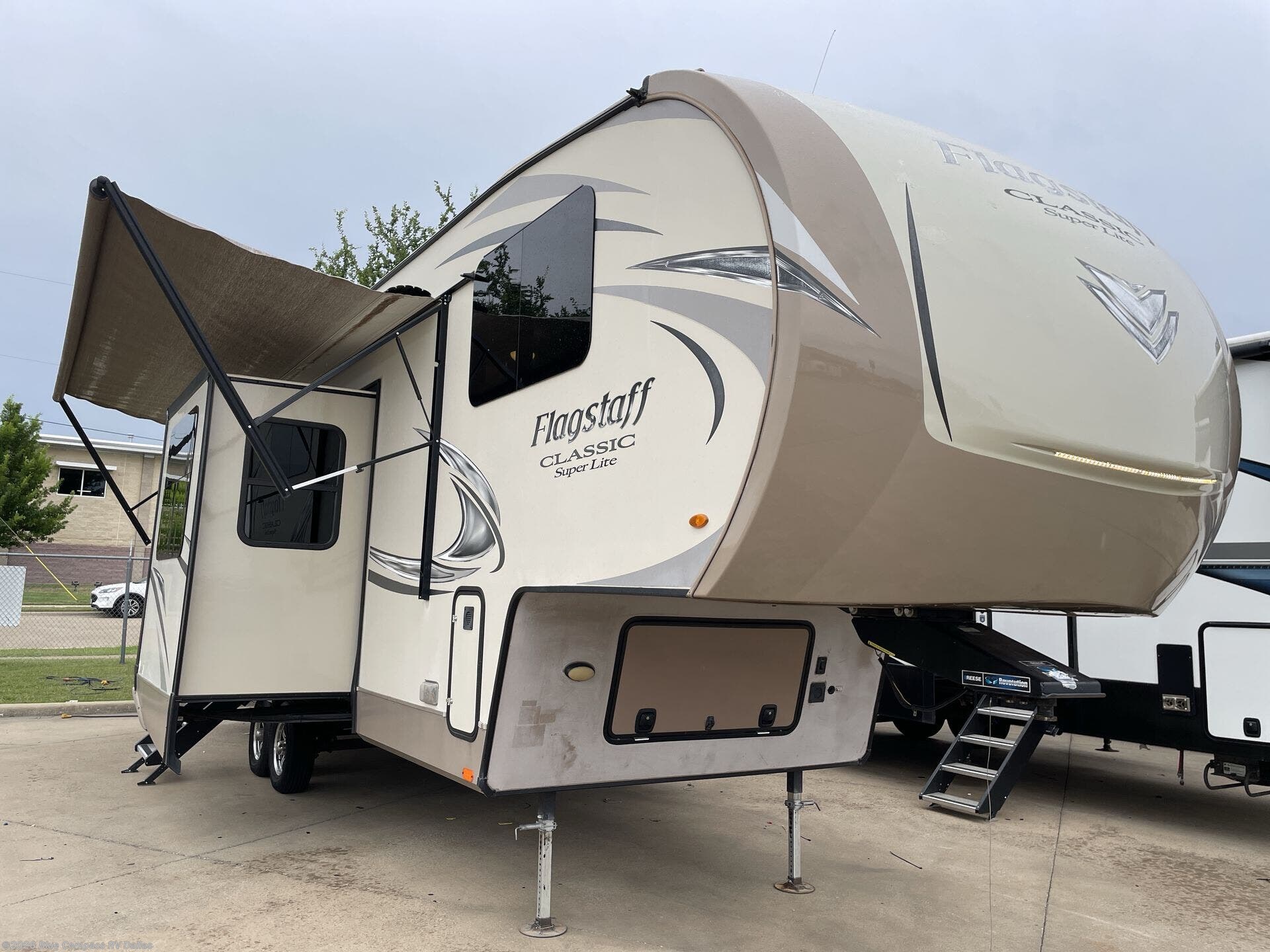 Used 2019 Forest River Flagstaff Classic Super Lite 8529FLS available in Mesquite, Texas