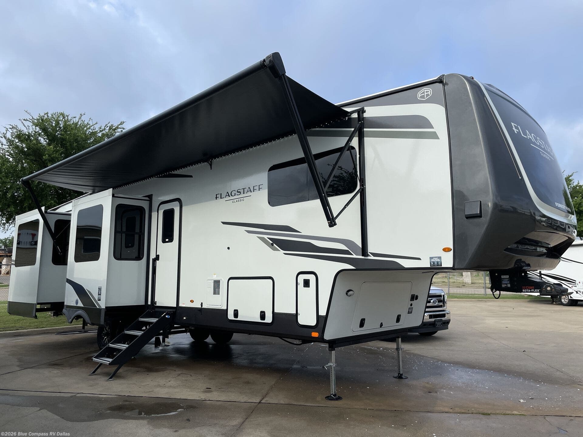 2026 Flagstaff Classic 404CRK by Forest River from Blue Compass RV Dallas in Mesquite, Texas