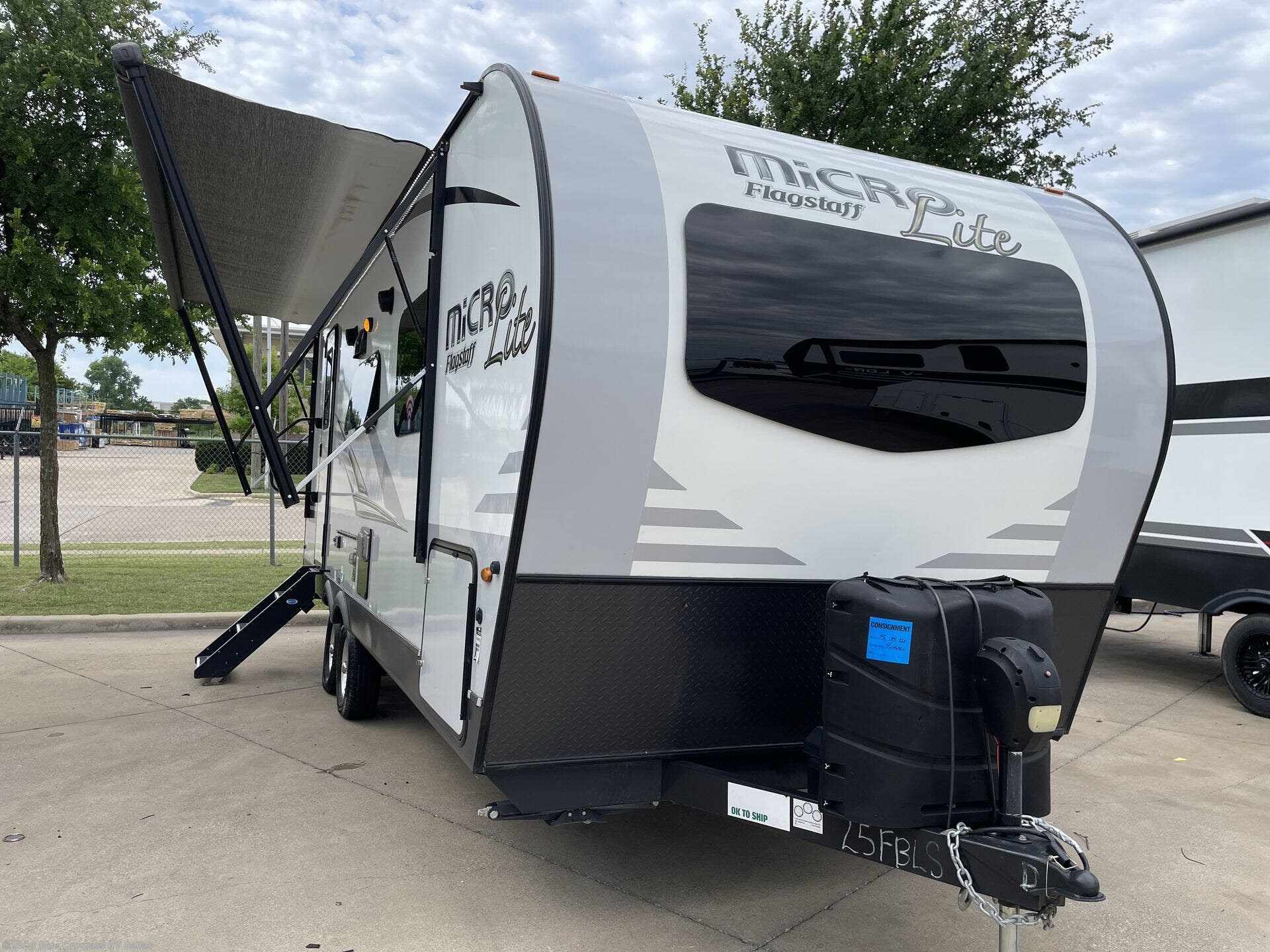 Used 2020 Forest River Flagstaff Micro Lite 25FBLS available in Mesquite, Texas