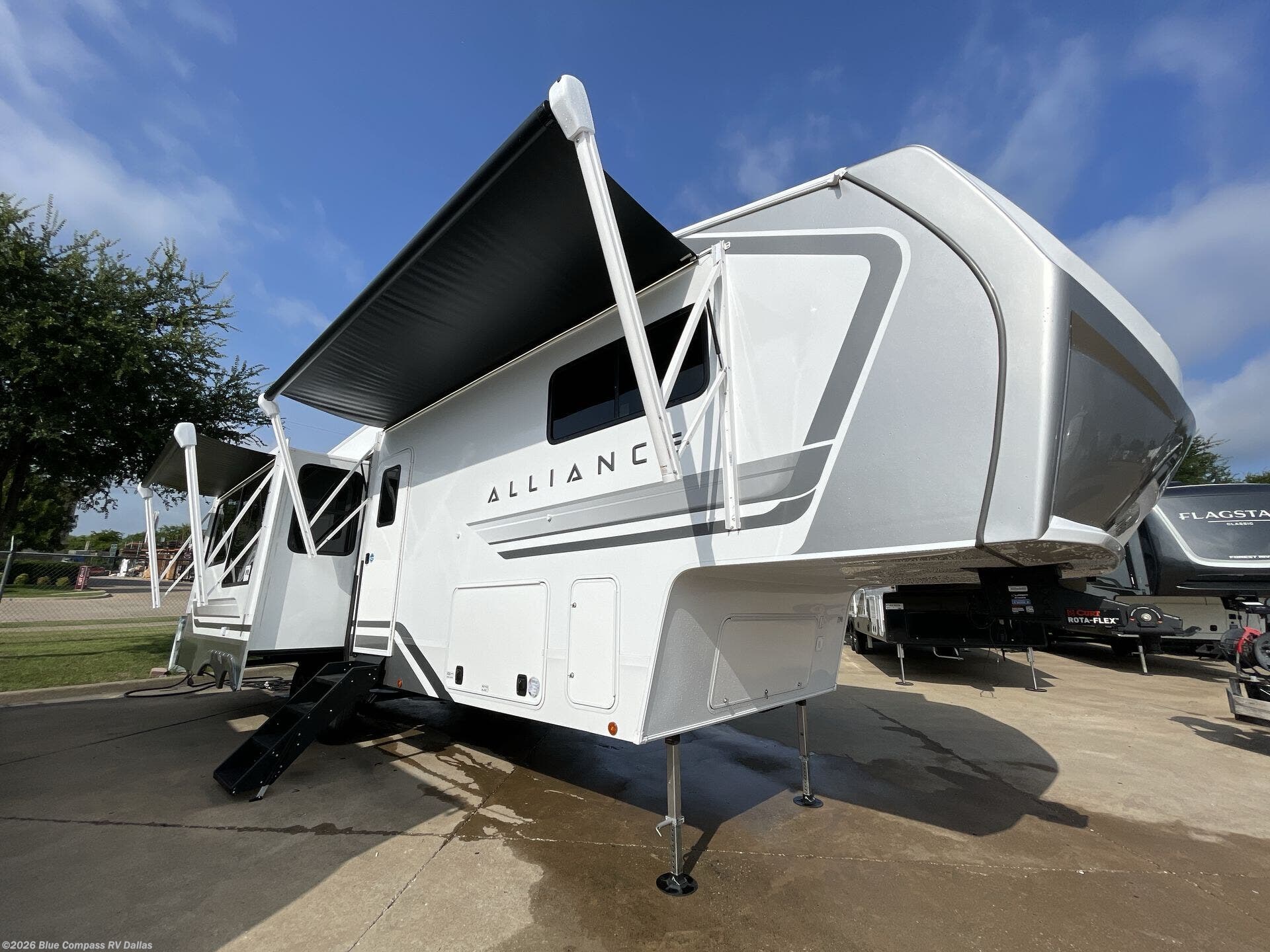 2027 Avenue 32RLS by Alliance RV from Blue Compass RV Dallas in Mesquite, Texas