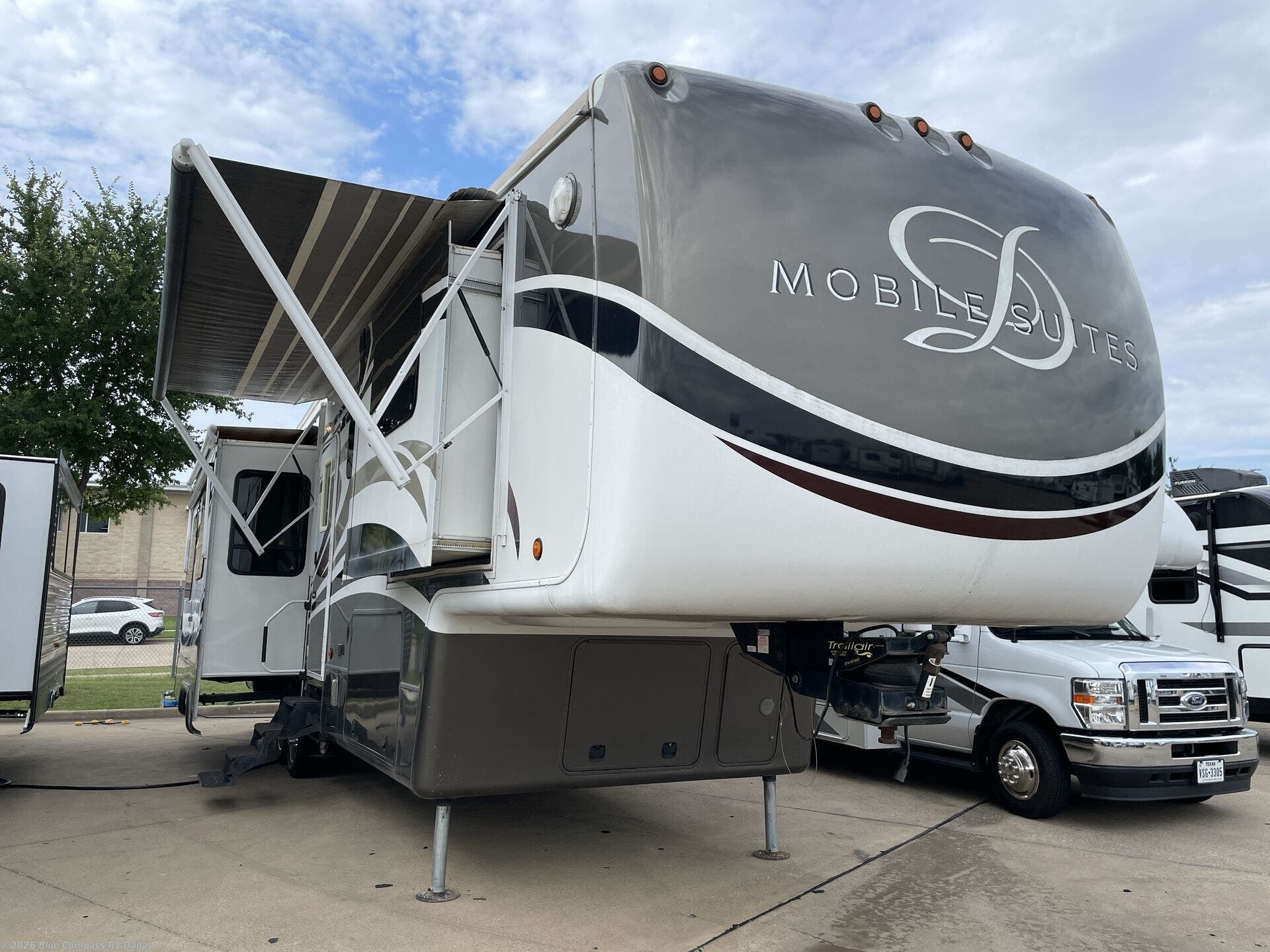 Used 2013 DRV Mobile Suites 36 RSSB3 available in Mesquite, Texas