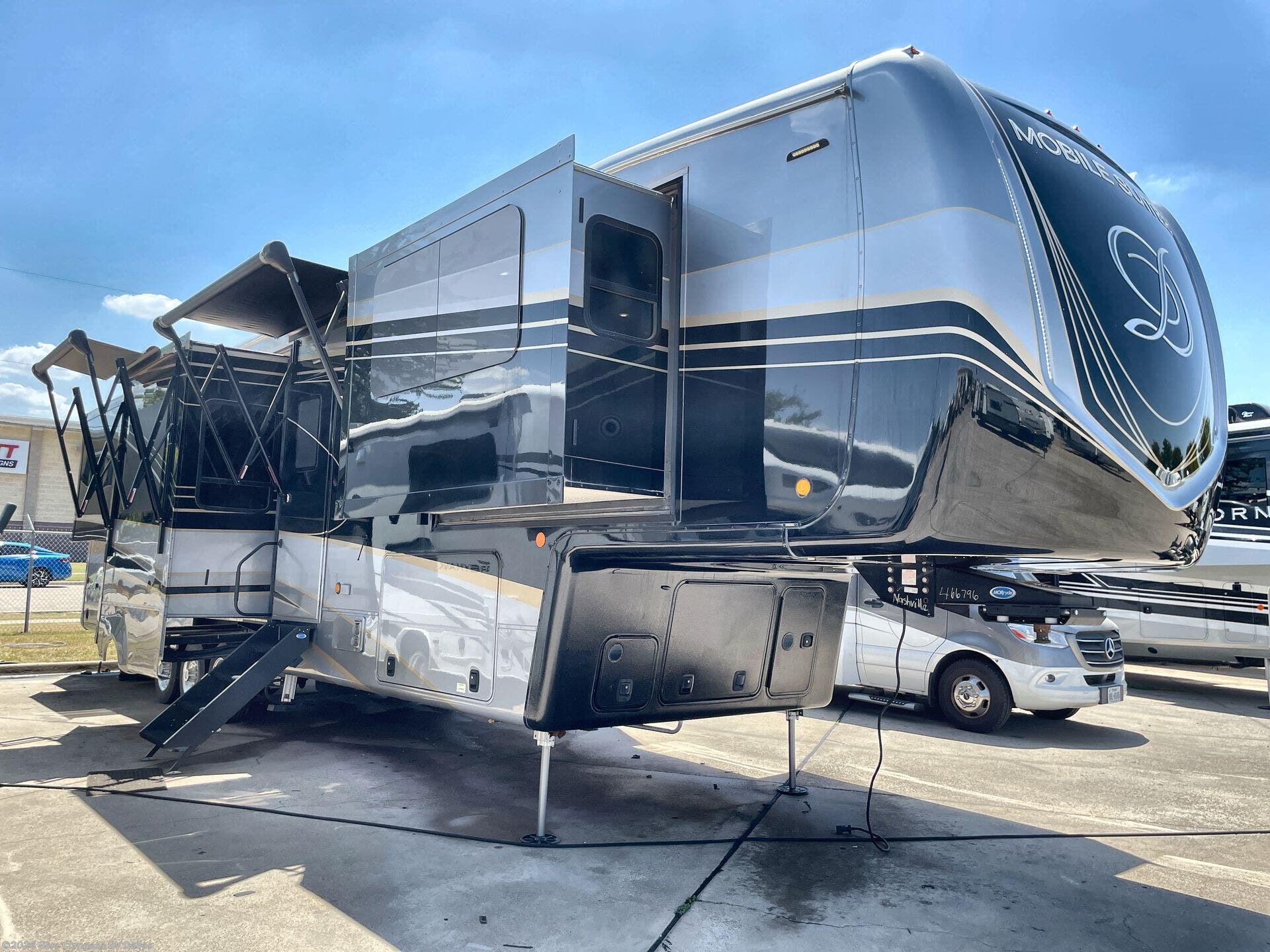 2021 Mobile Suites 44 Nashville by DRV from Blue Compass RV Dallas in Mesquite, Texas