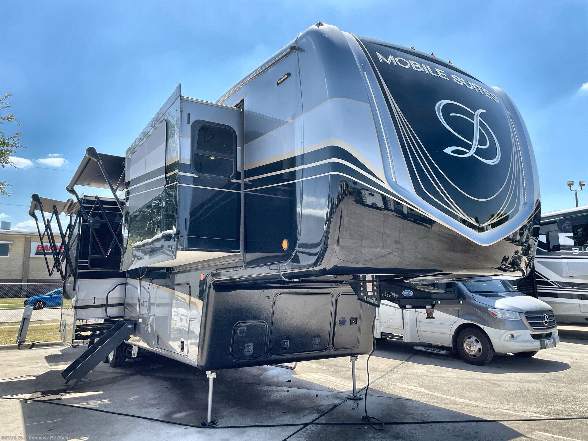 Used 2021 DRV Mobile Suites 44 Nashville available in Mesquite, Texas