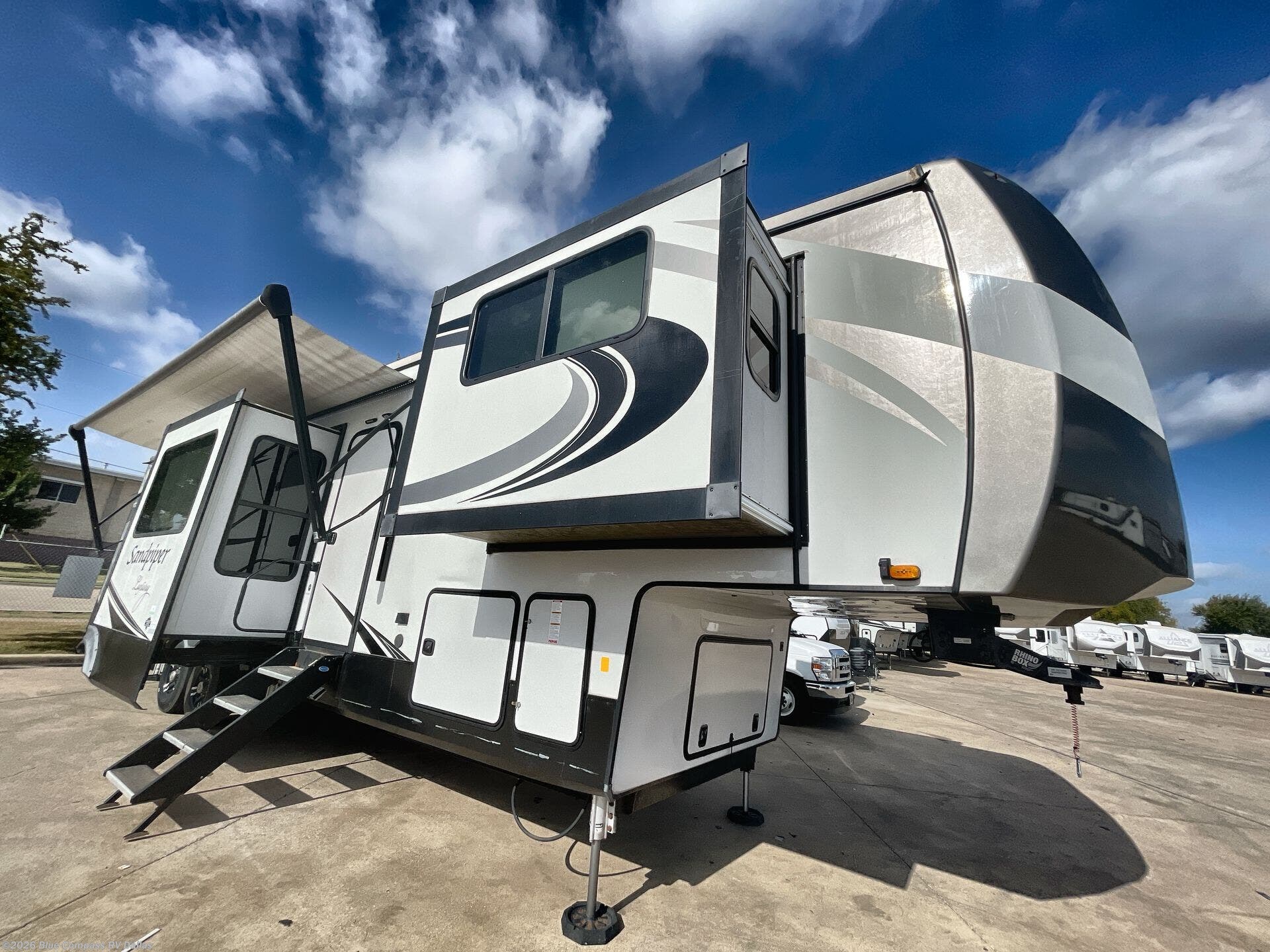 2022 Forest River Sandpiper 391FLRB - Used Fifth Wheel For Sale by Blue Compass RV Dallas in Mesquite, Texas
