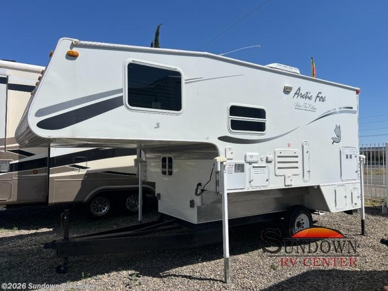 2005 Northwood Arctic Fox 1140 W/D Bath - Used Truck Camper For Sale by Sundown RV Center in Atwater, California