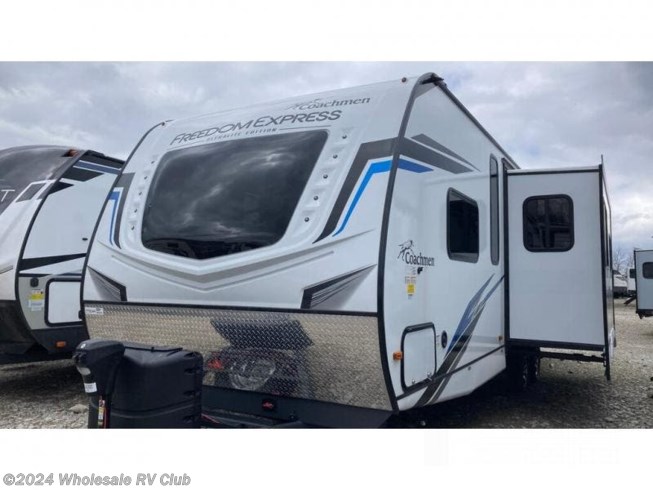 2022 Coachmen Freedom Express Ultra Lite 287BHDS - New Travel Trailer For Sale by Wholesale RV Club in , Ohio