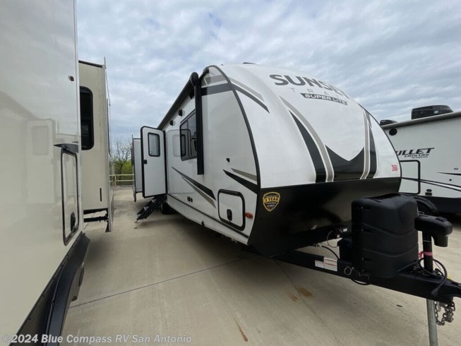 2023 CrossRoads Sunset Trail SS330SI - Used Travel Trailer For Sale by Blue Compass RV San Antonio in San Antonio, Texas