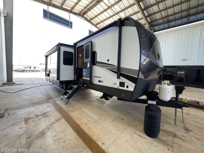 2024 Rockwood Signature 8336BH by Forest River from Blue Compass RV San Antonio in San Antonio, Texas