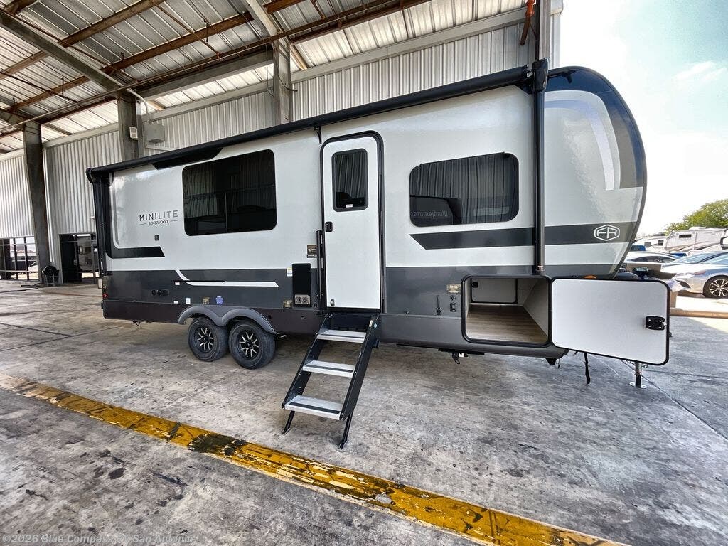 2026 Forest River Rockwood Mini Lite 2522FB - New Travel Trailer For Sale by Blue Compass RV San Antonio in San Antonio, Texas