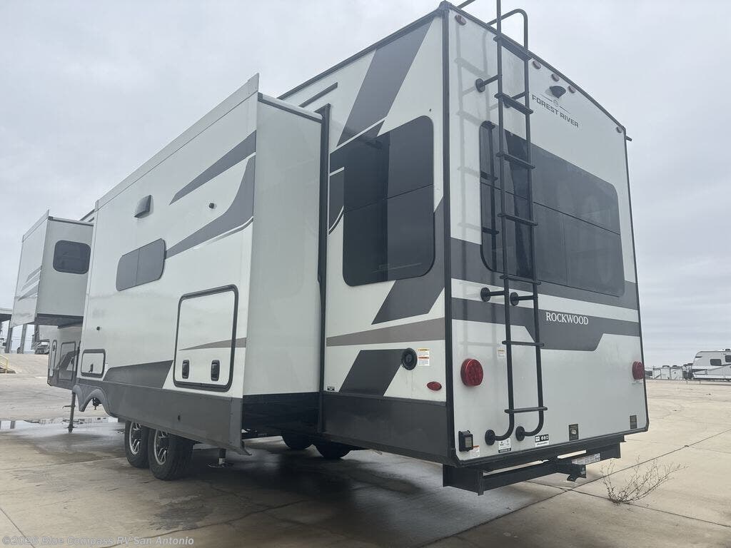 2026 Forest River Rockwood Signature 401SFB - New Fifth Wheel For Sale by Blue Compass RV San Antonio in San Antonio, Texas