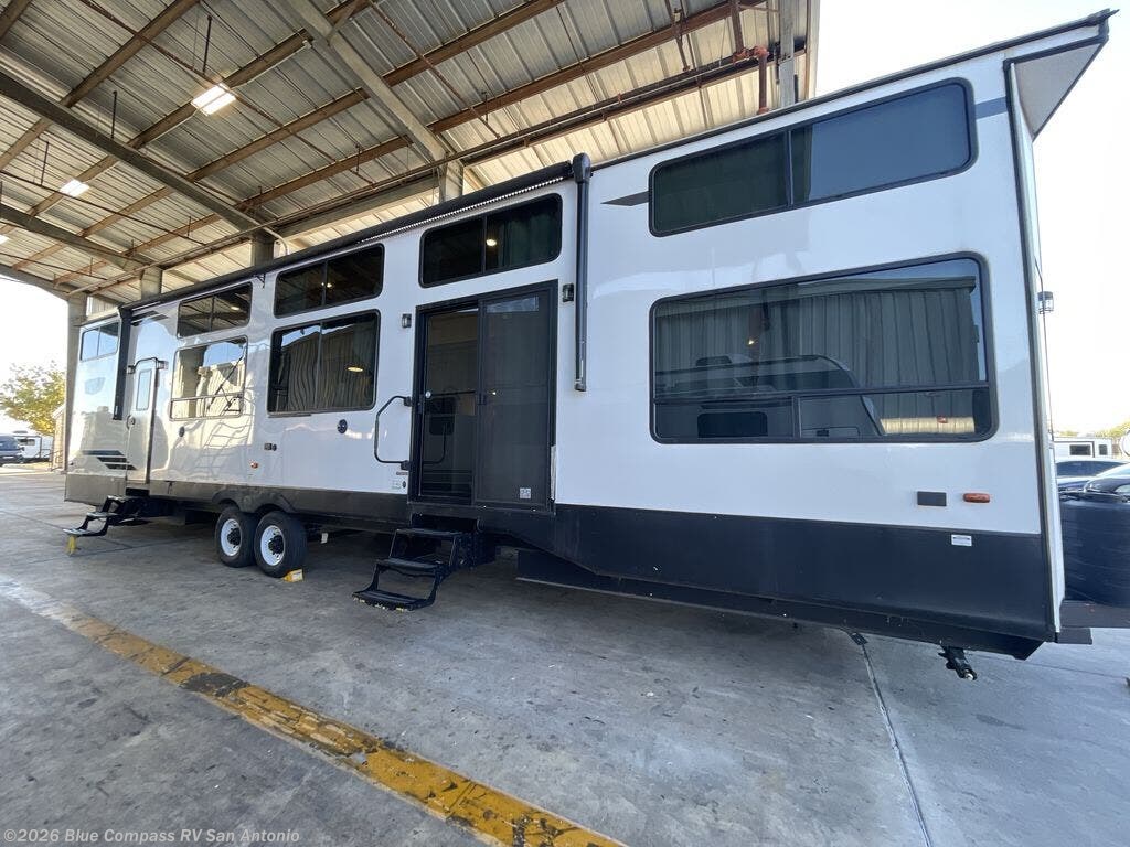 2023 Salem Grand Villa 42VIEW by Forest River from Blue Compass RV San Antonio in San Antonio, Texas
