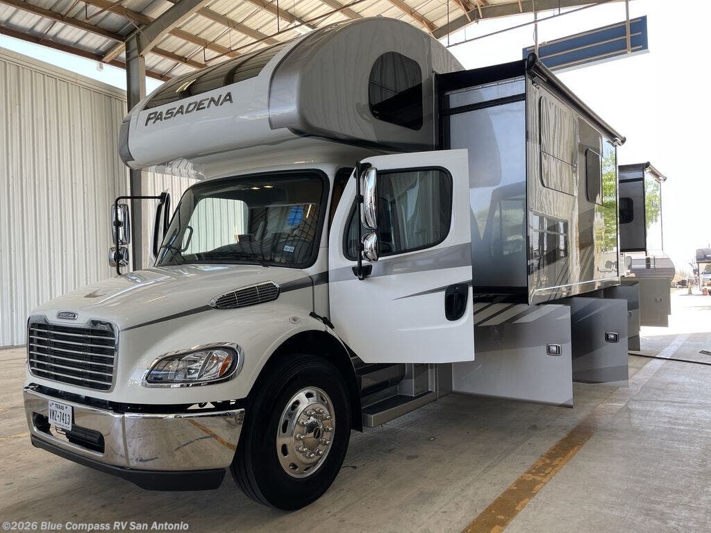 Used 2024 Thor Motor Coach Pasadena 38FX available in San Antonio, Texas