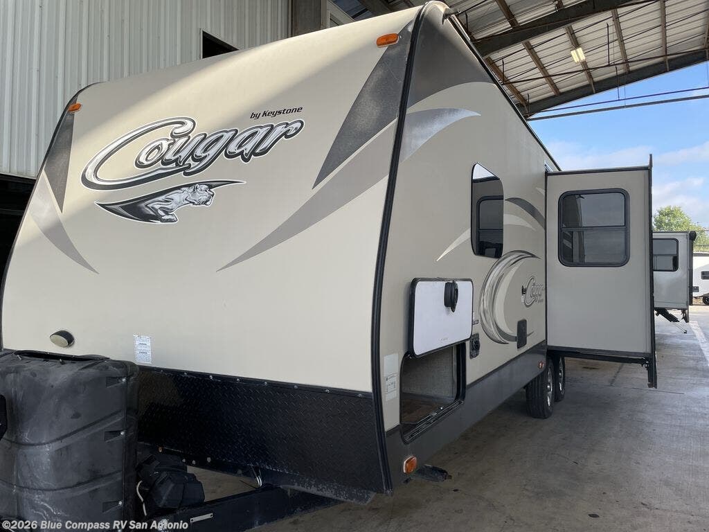 Used 2016 Keystone Cougar X-lite 28RLS available in San Antonio, Texas