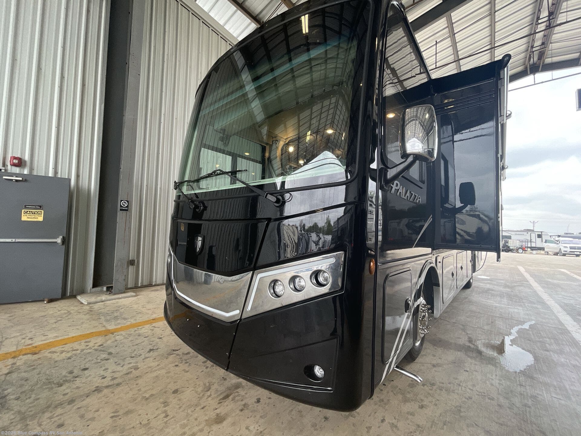 2023 Thor Motor Coach Palazzo 33.5 - Used Class A For Sale by Blue Compass RV San Antonio in San Antonio, Texas