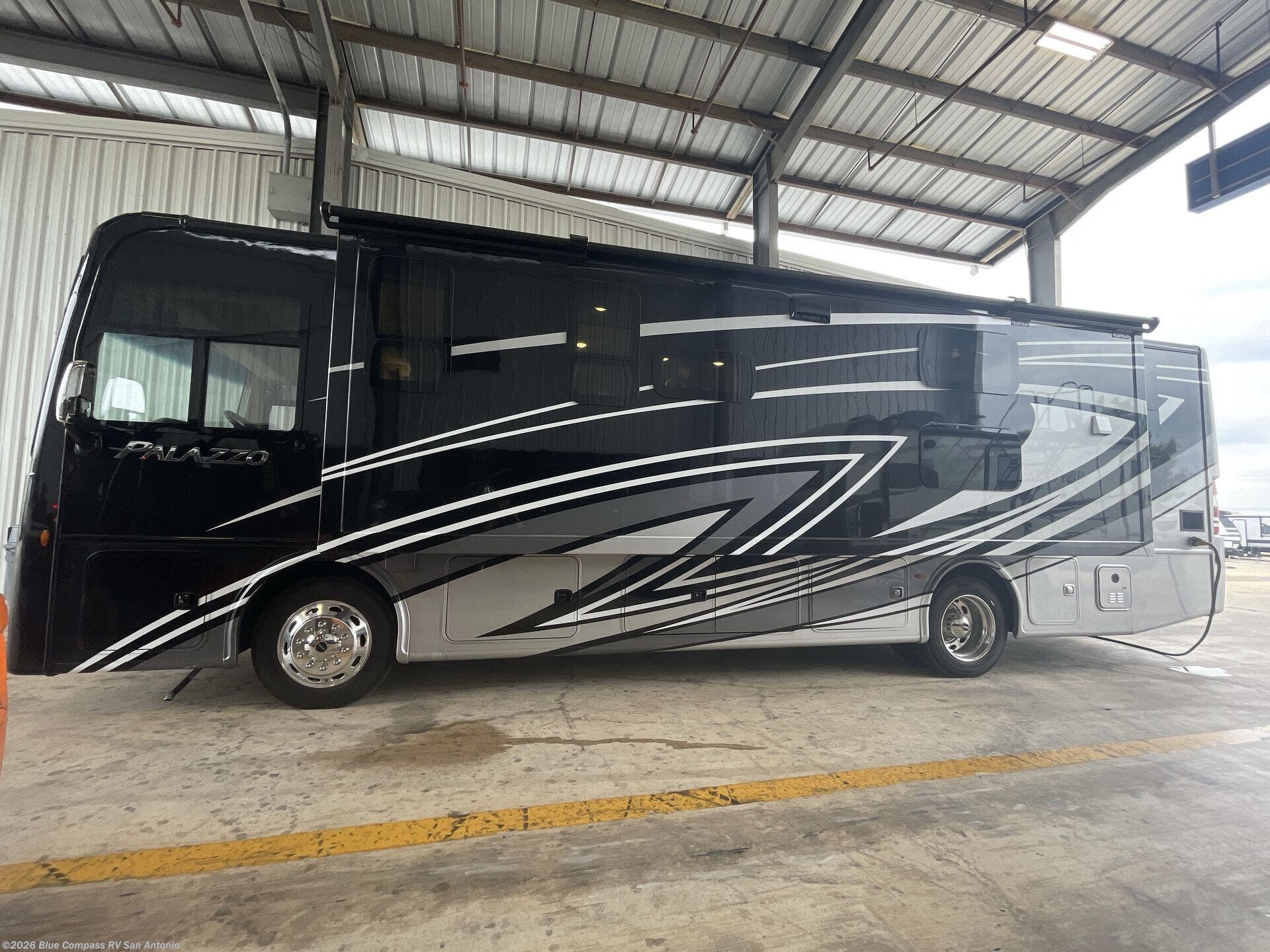 2023 Palazzo 33.5 by Thor Motor Coach from Blue Compass RV San Antonio in San Antonio, Texas