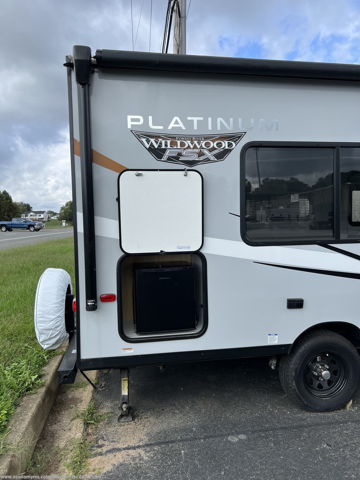 2022 Forest River Wildwood FSX 167RBK - Used Travel Trailer For Sale by Economy RVS, LLC in Mechanicsville, Maryland features Queen Bed, Shower, Booth Dinette, Awning, Converter