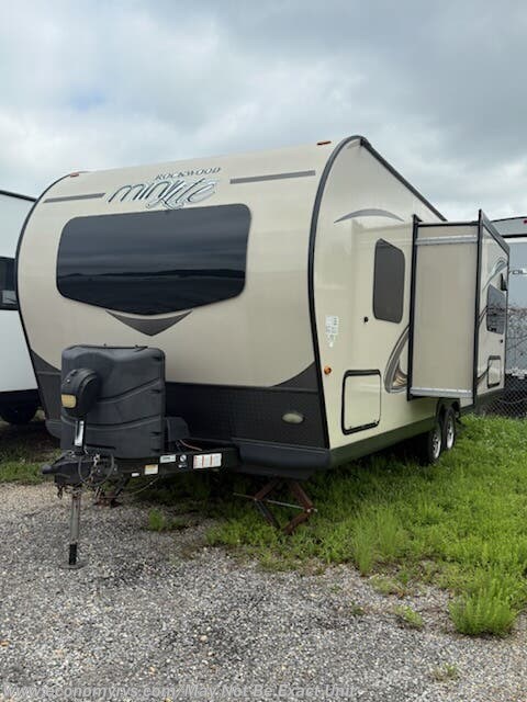 2019 Forest River Rockwood Mini Lite 2304KS - Used Travel Trailer For Sale by Economy RVS, LLC in Mechanicsville, Maryland features Shower, Refrigerator, Air Conditioning, Power Awning, Medicine Cabinet