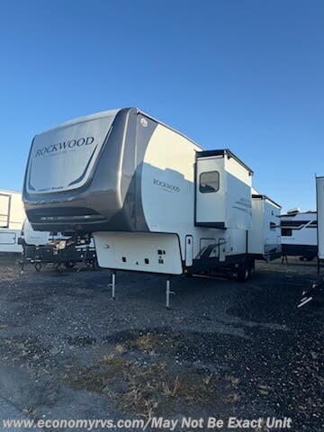2026 Forest River Rockwood Signature 401SFB - New Fifth Wheel For Sale by Economy RVS, LLC in Mechanicsville, Maryland features Smart TV, Insulated, Hitch, Island Kitchen, Refrigerator
