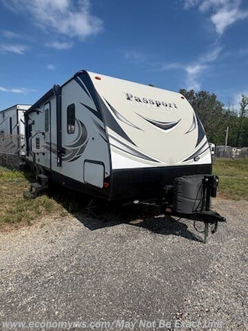 2018 Keystone Passport 2520RL - Used Travel Trailer For Sale by Economy RVS, LLC in Mechanicsville, Maryland features Stove Top Burner, Air Conditioning, 30 Amp Service, Slideout, Water Heater