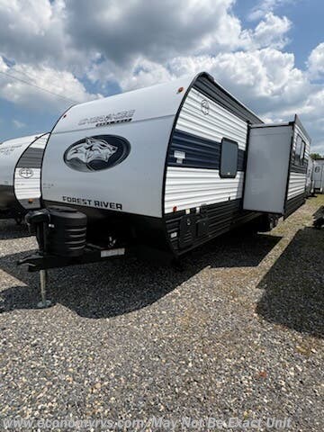 2026 Forest River Cherokee Grey Wolf 28RRT - New Toy Hauler For Sale by Economy RVS, LLC in Mechanicsville, Maryland features Refrigerator (12V), Air Conditioning, Power Awning, Screen Door, Stove Top Burner