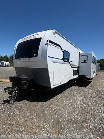 2026 Forest River Cherokee Alpha Wolf 33BH - New Travel Trailer For Sale by Economy RVS, LLC in Mechanicsville, Maryland features Water Heater, Skylight, Screen Door, Refrigerator, Air Conditioning