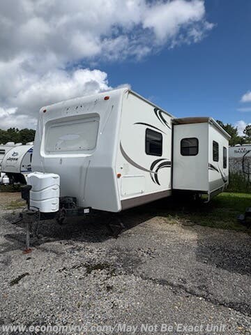 2011 Forest River Flagstaff Classic 831BHSS - Used Fifth Wheel For Sale by Economy RVS, LLC in Mechanicsville, Maryland features Refrigerator, Ladder, Oven, Awning, Furnace