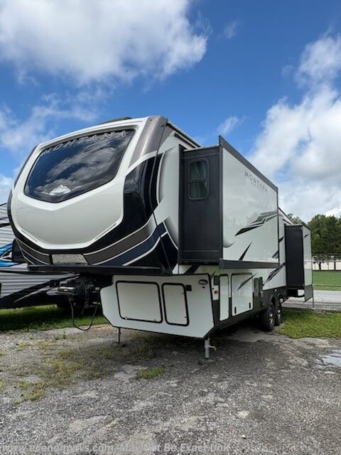 2021 Keystone Montana High Country 281CK - Used Fifth Wheel For Sale by Economy RVS, LLC in Mechanicsville, Maryland features Dryer, Black Tank Flush, TV, Pass Thru Storage, Kitchen Sink