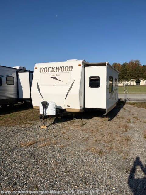 2012 Forest River Rockwood Ultra Lite 2608SS - Used Travel Trailer For Sale by Economy RVS, LLC in Mechanicsville, Maryland features Microwave, CO Detector, Stove, Converter, External Shower