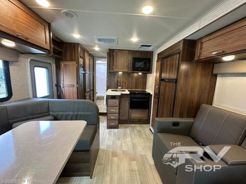 2025 Minnie Winnie 26T by Winnebago from The RV Shop, Inc in Baton Rouge, Louisiana