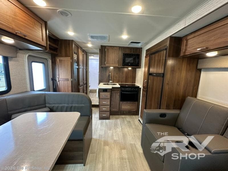 2025 Minnie Winnie 26T by Winnebago from The RV Shop, Inc in Baton Rouge, Louisiana