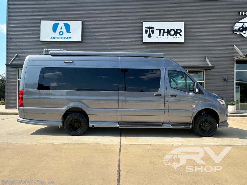 2025 V-RV 5RLA by OGV Luxury Coach from The RV Shop, Inc in Baton Rouge, Louisiana