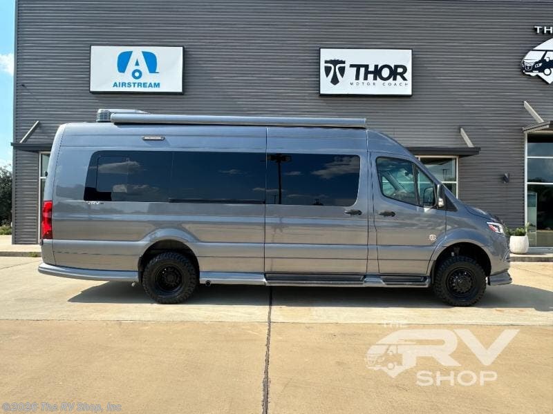 2025 V-RV 5RLA by OGV Luxury Coach from The RV Shop, Inc in Baton Rouge, Louisiana