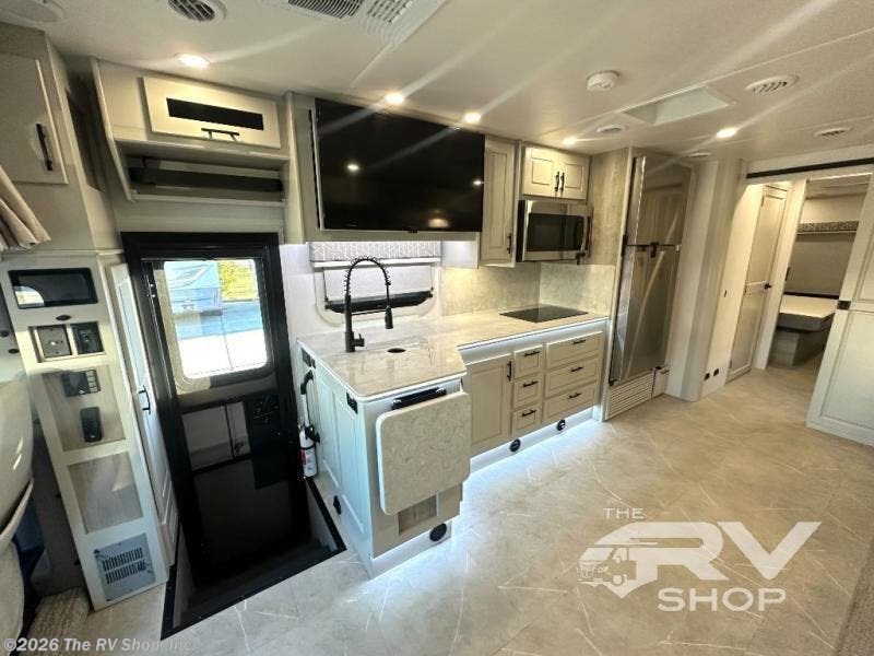 Used 2025 Dynamax Corp DX3 34KD available in Baton Rouge, Louisiana