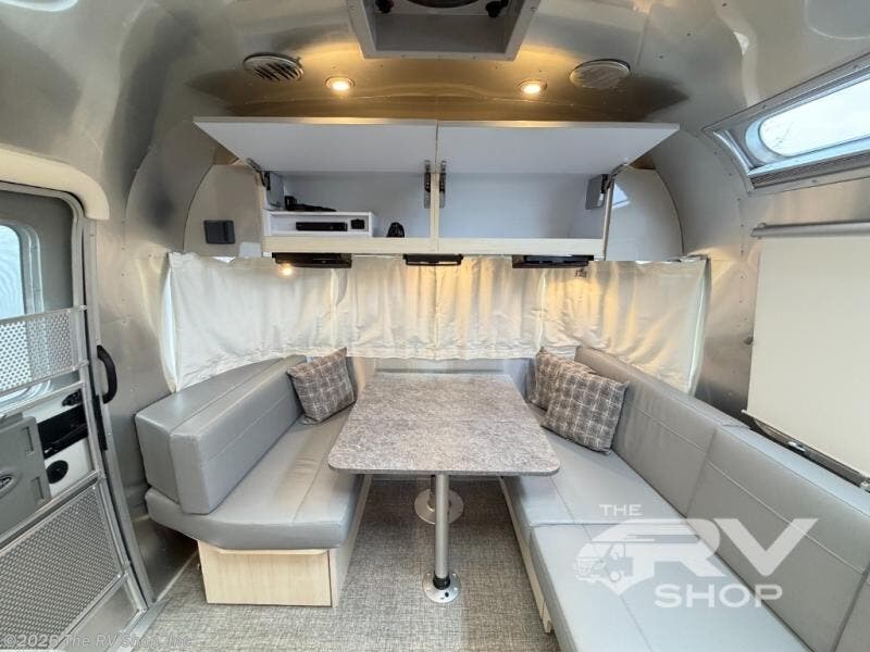 Used 2022 Airstream Flying Cloud 27FB Twin available in Baton Rouge, Louisiana